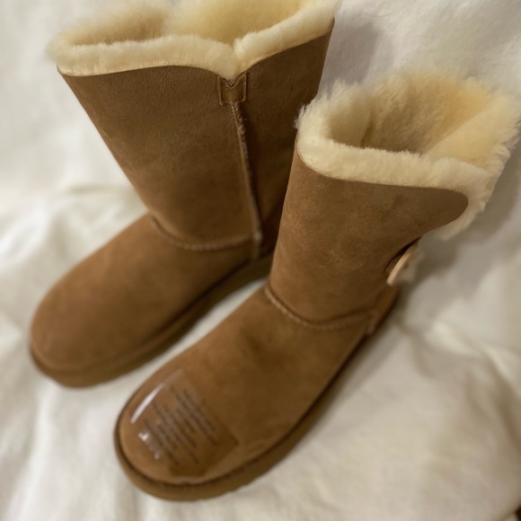 Sold UGG Australia Classic Short Leather Boots Women’s size 7 color Chestnut New - Picture 5 of 14